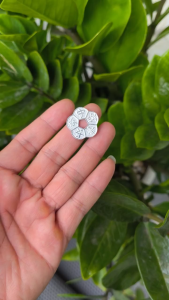 Đồng tiền hoa mai chất liệu bạc ta 25cm MS09h