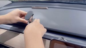 Universal Car Phone Holder with 360° Rotation and Strong Magnetic for Car Dashboard/Windshield - Secure Hands-Free Mount