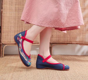 Elegant Embroidered Beijing Ladies Shoes Square Dance Wedding Hanfu Retro Thickened Cow Tendon Bottom Cotton Lined Casual Shoes