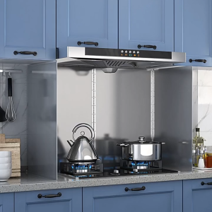 【ร้านชิวาว่า】ที่กันน้ำมันกระเด็น แผ่นกันน้ํามันกร การออกแบบแบบพับได้ ป้องกันรอยขีดข่วน ไม่เสียรูป ที่กันลมเตาแกส แผ่นกั้นห้องครัวน้ำมัน เช็ด ทำความสะอาดได้ อารักขา อุปกรณ์ครัว อุปกรณ์เสริมสำหรับเตา