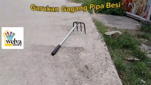 Garukan Sampah Gagang Pipa Besi Tinggi 51 cm