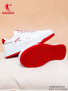 Mens Low-Top Leather Surface Casual Shoes Spring 2025 Classic Versatile Board Shoes Student Sports Shoes Black White