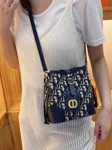 2025 New Fashion Versatile Large Capacity Womens Single Shoulder Slant Crossbody Bag Casual Unique Design Lightweight Bucket Bag