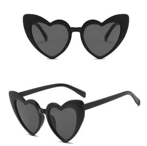 Retro Love Heart Sunglasses Women Fashion Oversize Shades Summer Travel Sunshade Glasses Big Face Slimming Sunglasses