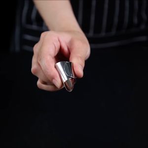 Dụng cụ tách vỏ và bốc vỏ trái cây bằng thép không gỉ linh hoạt