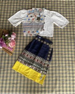 ชุดเซ็ตพื้นเมืองของเด็กผู้หญิง เสื้อผ้าฝ้ายแต่งลายช้างกระดุมกะลา+ผ้าถุงเอวยืดยาวคลุมเข่าผ้าฝ้ายพิมพ์ลายไทย