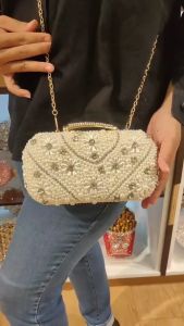 Waiwai Clutch Tas Pesta Wanita Selempang Bag Elegant Mutiara Wanita 114 - Premium Party Clutch dengan Pearl dan Diamond - Ukuran 20 x 10 x 6 cm (READYSTOCK)