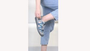 GRITION รองเท้าแตะผู้หญิงสีน้ำเงินโมเดลกีฬาปีนเขากลางแจ้งรองเท้าแตะกีฬาส้นเตี้ยการออกแบบที่คล่องตัว