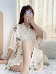 Đồ Ngủ Nữ Mùa Hè Gợi Cảm Bằng Lụa Pha Trộn Tay Bảy Bộ Đồ Ngủ Mặc Nhà in Họa Tiết Hoa Cổ Chữ V