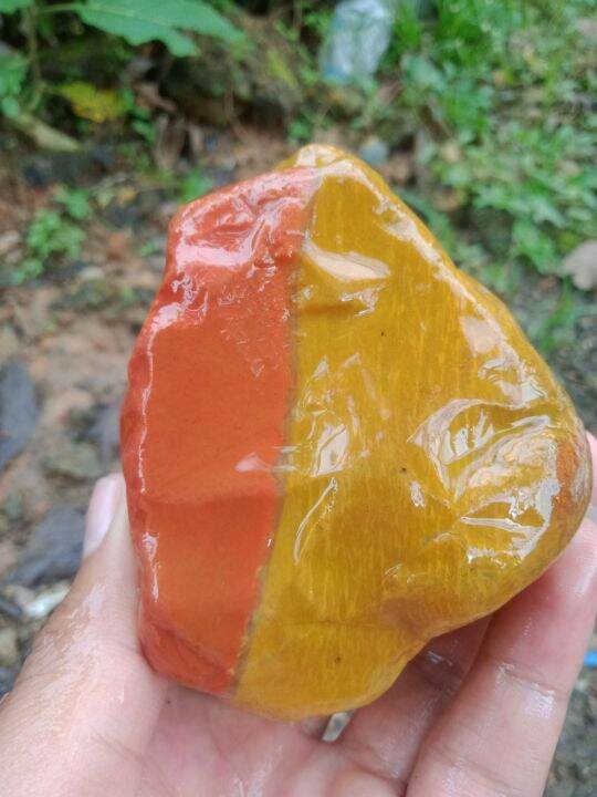 FOSIL KAYU WARNA KUNING DAN MERAH ALAMI KRISTAL