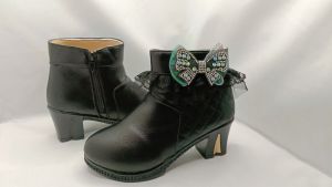 Ma246(31-36)รองเท้าบูทแฟชั่นงานเสริมส้นงานหุ้มข้อมีซิปด้านข้างประดับโบว์สวยงามมี 2 สีดำขาว เหมาะสำหรับใส่กับชุดดรัมเมเยอร์