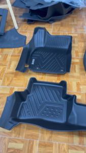 Thảm lót sàn NHỰA 5D xe Hyundai Venue 2023-2025 TRÀN VIỀN BẬC CHÂN đúc nguyên khối - 3 tấm/bộ - 2 hàng