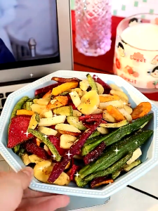 Crispy Assorted Fruits and Vegetables snack crispy fruit veggie chips