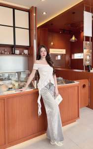 KIKI TOP เสื้อปาดไหล่แต่งระบายแมงกระพรุน สมอคเข้ารูปพลางหุ่น 4สี SNY