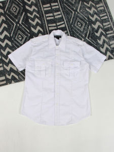 เสื้อเชิ้ตแขนสั้นหลวมๆ สไตล์อเมริกันสำหรับฤดูร้อน สำหรับทั้งชายและหญิง ขนาดใหญ่ คอปกพับได้ มีกระเป๋าหลายช่อง ทำงาน