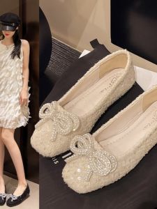 รองเท้าส้นแบนพื้นนุ่มประดับลูกปัดสไตล์ฝรั่งเศส รองเท้าส้นแบนแบบสวมสบายสำหรับผู้หญิงในช่วงฤดูใบไม้ผลิและฤดูร้อน