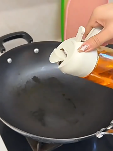 ขวดสเปรย์น้ำมันปรุงอาหารในครัวเรือน ที่ใช้ได้ทั้งทอด ท่าอาหารบาร์บีคิว ขนาด 470 มล.