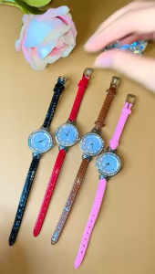 【Terbaru】Jam tangan wanita kulit  desain kaca melengkung dengan tulisan Romawi klasik berlian COD