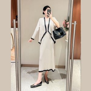 Elegant Korean Style Womens Spring Autumn Two-Piece Set Vest Dress Color Block Pleated Long Sleeve Fashion Ensemble
