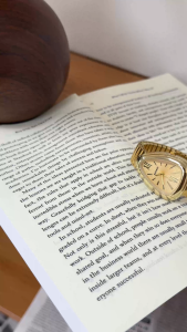 [Gift Box] Vintage Snake-Shaped Steel Embedded Quartz Luxury High-End Women's Watch