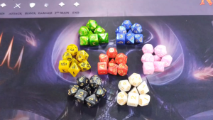 Dungeons & Dragons Tabletop Games Puzzle Toy Dice Set - Multi-faceted Carved Pattern Acrylic Two-Color/Rainbow Glitter/Colored Dice - 7pcs/set