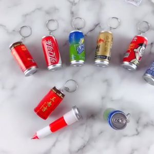 SET GANTUNGAN KUNCI MINUMAN KALENG 2IN1 / GANTUNGAN KUNCI BOLPOIN BENTUK KALENG