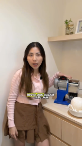 Mesin Parut Kelapa Listrik Kaki Plat Warna | Parutan Serbaguna