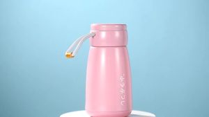 Bình Thủy Tinh Chữ NHẬT BẢN 340ml Bình đựng nước có dây đeo lõi thủy tinh vỏ nhựa có quay đeo