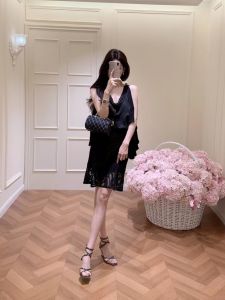 VKSOD | Design Lace Sleeveless V-neck Stylish Top and Skirt Set