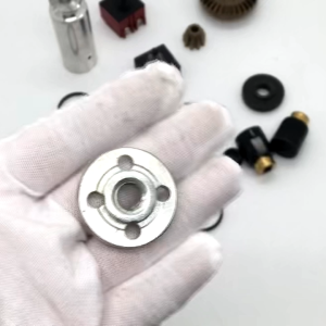 Bộ 2 Đai Ốc Mặt Bích Trong Màu Đen Và Mặt Ngoài Màu Bạc 4 Lổ Phụ Kiện Khóa Dĩa Cắt Ren Trục M10 Cho Máy Mài