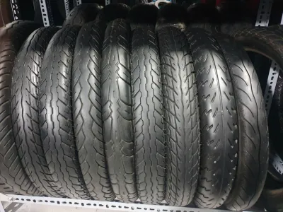 Vỏ Lốp xe 70/90-17 (2.50)-17 chính hãng vỏ có ruột cho những xe dream wave satria... vỏ cũ tháo xe còn dày đẹp....