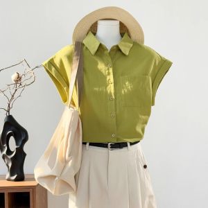 เสื้อเชิ้ตแขนสั้นสีเขียวสำหรับผู้หญิงในช่วงฤดูร้อนปี 2025 ทรงหลวม ทรงเข้ารูป เสื้อแขนกุดแบบลำลองสำหรับใส่ไปทำงาน