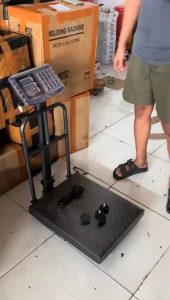 Timbangan Digital Kapasitas Besar 200-300kg dengan Monitor LED dan Baterai Charger