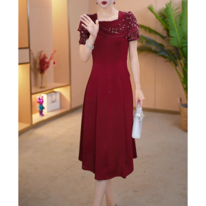 Elegant Slimming Red Gemstone Dress Elegant Style A-Line Midi Dress Short Sleeve Square Collar for Women in Their 40s Summer New Arrival