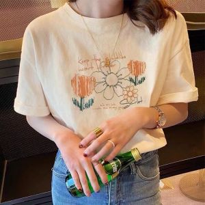 เสื้อยืดแขนสั้นผ้าฝ้ายบางหลวมๆ สไตล์ฤดูร้อนสำหรับผู้หญิง สีครีม ดีไซน์เก๋ไก๋ เสื้อผ้าแฟชั่น คอกลม พิมพ์ลายดอกไม้