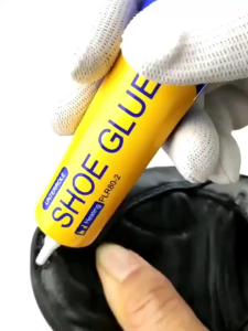 60ml odorless transparent sole repair adhesive is made of high-strength soft resin which does not damage the shoe and dries quickly It is used to repair worn-out shoes and soles and is a strong adhesive suitable for all shoe types