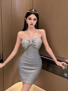 เซ็กซี่ สปาร์คกลิ้งสั้น เดรส ผู้หญิง ฤดูร้อน สลิมฟิต เดรสรัดรูป เดรส สร้อยคอโซ่ห้อยคอ เดรส ผ้าพันแผลระยิบระยับ เดรส