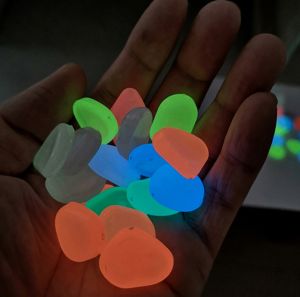 50PCS Colored Luminous Stone Villa Gardening Fish Tank Landscaping Pebble Artificial Luminous Stone Floor with Luminous Stone Garden Yard Decoration