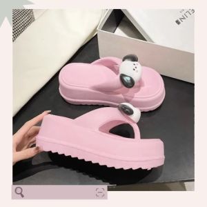 Sheii เข้าใหม่ รองเท้าแตะหูหนีบแฟชั่น เสริมส้นหนาใส่สบาย มาพร้อมตัวติดน่ารักมาก น้ำหนักเบา พื้นกันลื่นแน่นสีสดใส ไม่ตำพลาดน้าาา