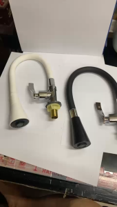 kran air angsa fleksibel tanam meja wastafel hitam / keran dapur cuci piring kepala terompet putih 1071