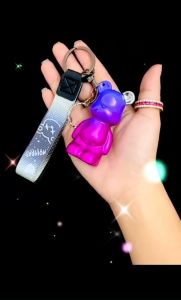 Hộp Quẹt Bật Lửa Khè Kiêm Móc Khóa Hình Gấu Bearbrick Màu Cầu Vòng - Xài Gas