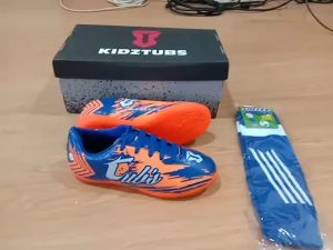 KIDZTUBS Sepatu Futsal Anak Paket Komplit Sepatu Futsal Tas Skin Deker Kaos Kaki Usia 6-10 Tahun Size 28 29 30 31 32 33 34 35 36 37 KDZ1429011625