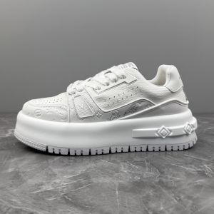 Mens Fashionable Casual Sports Shoes Autumn 2025 New Style Thick Bottom Heightening Lightweight Luxury White Board Shoes