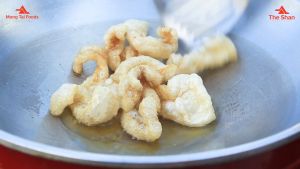 แคบหมู ၼင်မၢၵ်း ၼင်ပွင်း ၶႅပ်ႈမူ ဝက်ခေါက် แคบหมูดิบ แคบหมูไร้มัน แคปหมู กรอบๆฟูๆ Crispy Pork Skin อาหารแห้งต่างๆ ရှမ်းအစားအစာ ของกิน อาหาร อาหารไทยใหญ่ ของกินพม่า myanmar အစားအစာ myanmar food myanmar ပစၥည္း မြန်မာအစားအစာ ขนมกินเล่น Shan food mongtaifoods