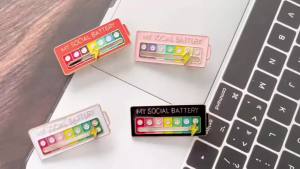 Bộ 4 Huy Hiệu Ghim Cài Áo My Social Battery Chất Liệu Men Hình Học Có Thể Trượt Dành Cho Nữ Nam Phụ Kiện Ba Lô Sáng Tạo Hài Hước