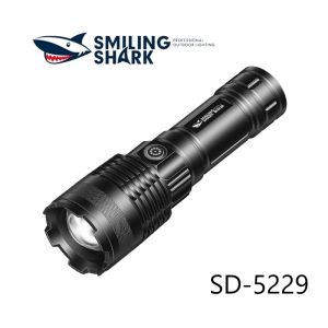 SmilingShark ไฟฉายสูงกลาง จิ๋ว SD-5229 แบบ M60 ยิงระยะไกลระยะไกล USB ชาร์จไฟได้ 3 โหมด LED Zoomable แคมป์ปิ้งฉุกเฉินตกปลาเดินป่าเดินชาร์จเร็ว ความจุดเจ็บ ระยะเวลา 8-12 ชั่วโมง