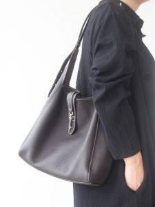 New Style Large Capacity Bucket Bag Top Layer Cowhide Leather Key Lock Buckle Lazy Hobo Bag Tote Bag Casual Shoulder Bag