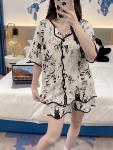 ✨ ✨ ✨ ชุดนอน ชุดนอนผู้หญิง พร้อมแผ่นรองหน้าอก ชุดนอนแขนสั้นขาสั้น ชุดนอนการ์ตูน เซตชุดนอน ผ้านิ่มไม่บาง M-XXXL ลายการ์ตูนน่ารักๆ ชุดนอนแฟชั่นสไตล์เกาหลี ชุดนอนน่ารัก🔥 Pajama Set