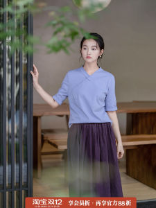 เสื้อยืดคอกลมแขนสั้นผ้าคอตตอนผสมสำหรับผู้หญิง ฤดูใบไม้ผลิ 2024 ทรงหลวม คอวี ลายพิมพ์ลายดอกไม้ สไตล์จีนใหม่