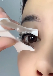 READY STOCK 24 HOURS DELIVERY No Glue Needed – Ultra-Natural Magnetic Eyelashes